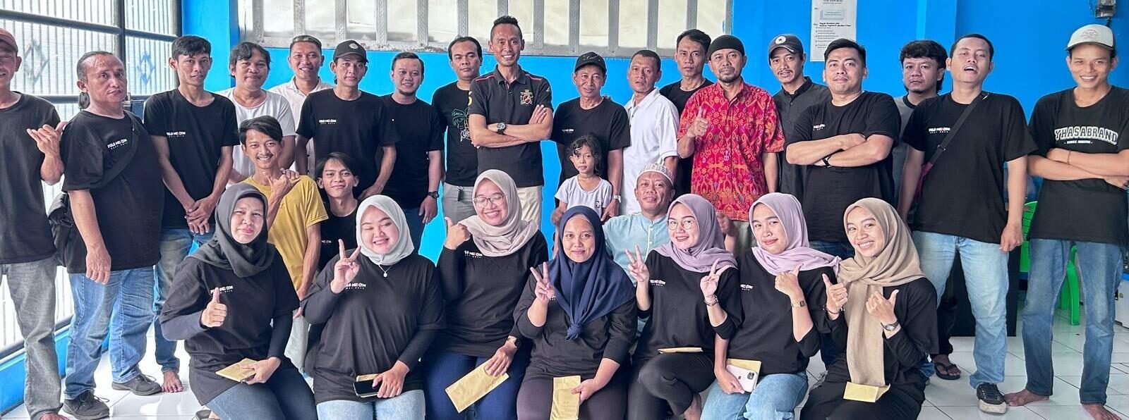 Tim PT Terimareja Kedung Utama di gudang distribusi